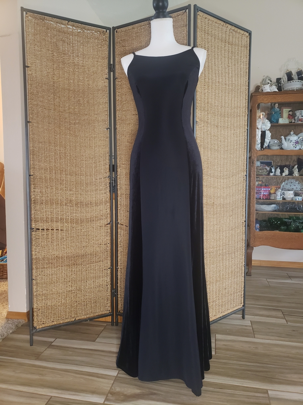 Black Sleeveless Maxi Evening Dress